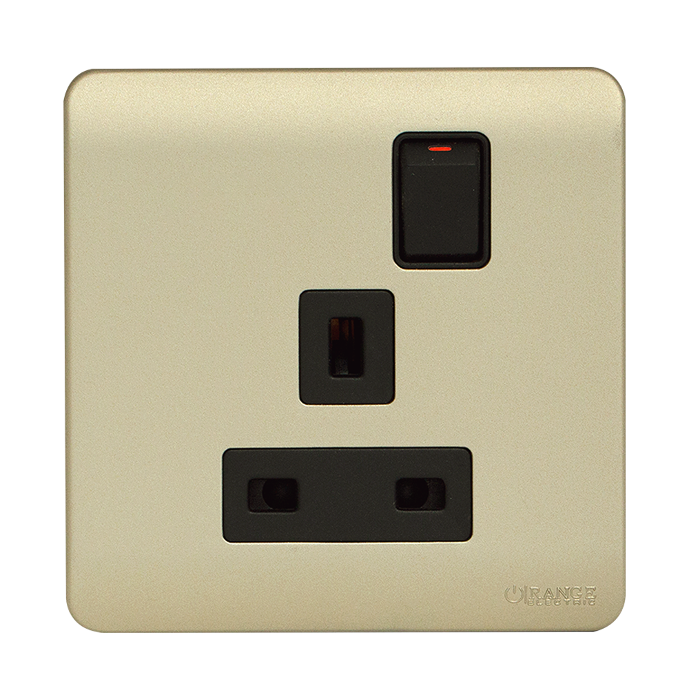 SCINTILLA 13Amp. Single Switched Socket Outlet B/Matte with Gld/Matte Surround