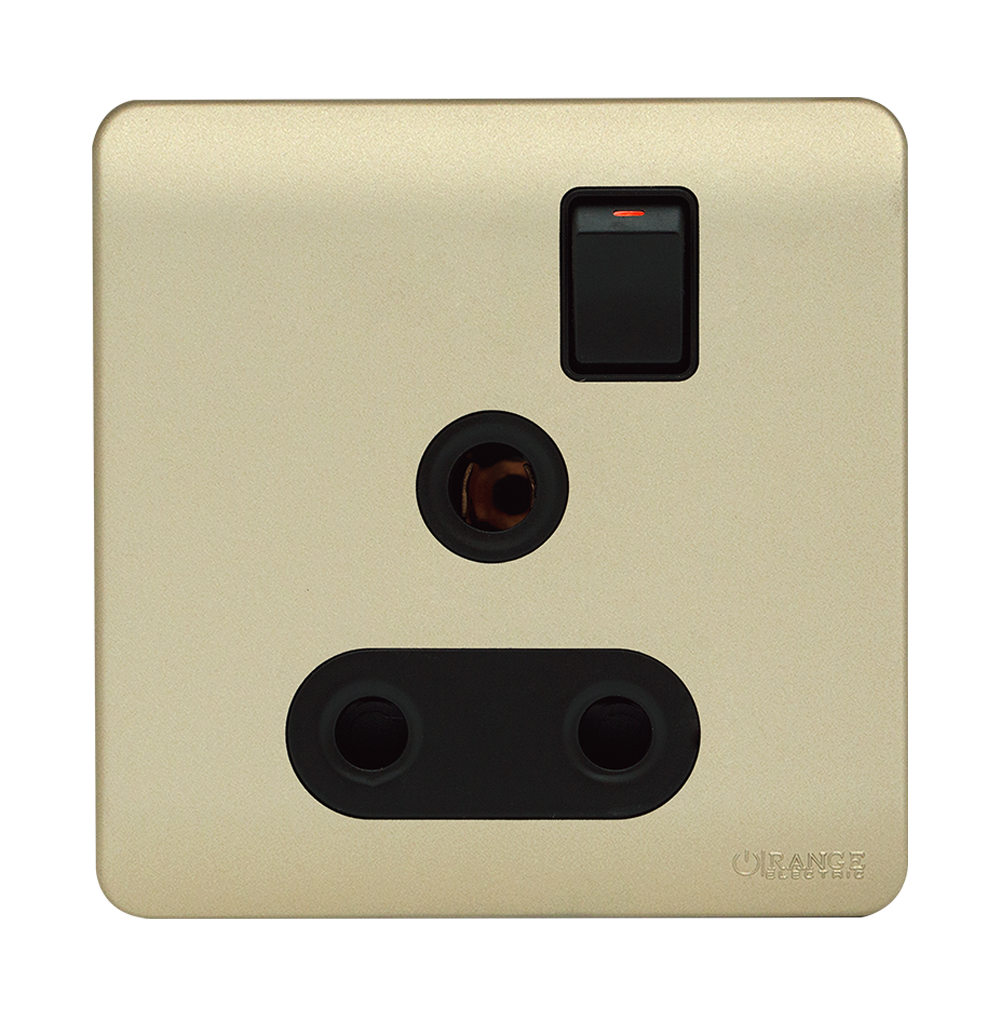 SCINTILLA 15Amp. Single Switched Socket Outlet B/Matte with Gld/Matte Surround