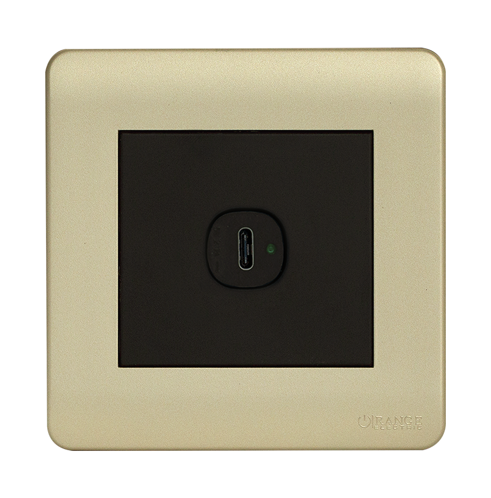 SCINTILLA 2.1Amp. 1Gang Type-C USB Charger Outlet B/Matte with Gld/Matte Surround