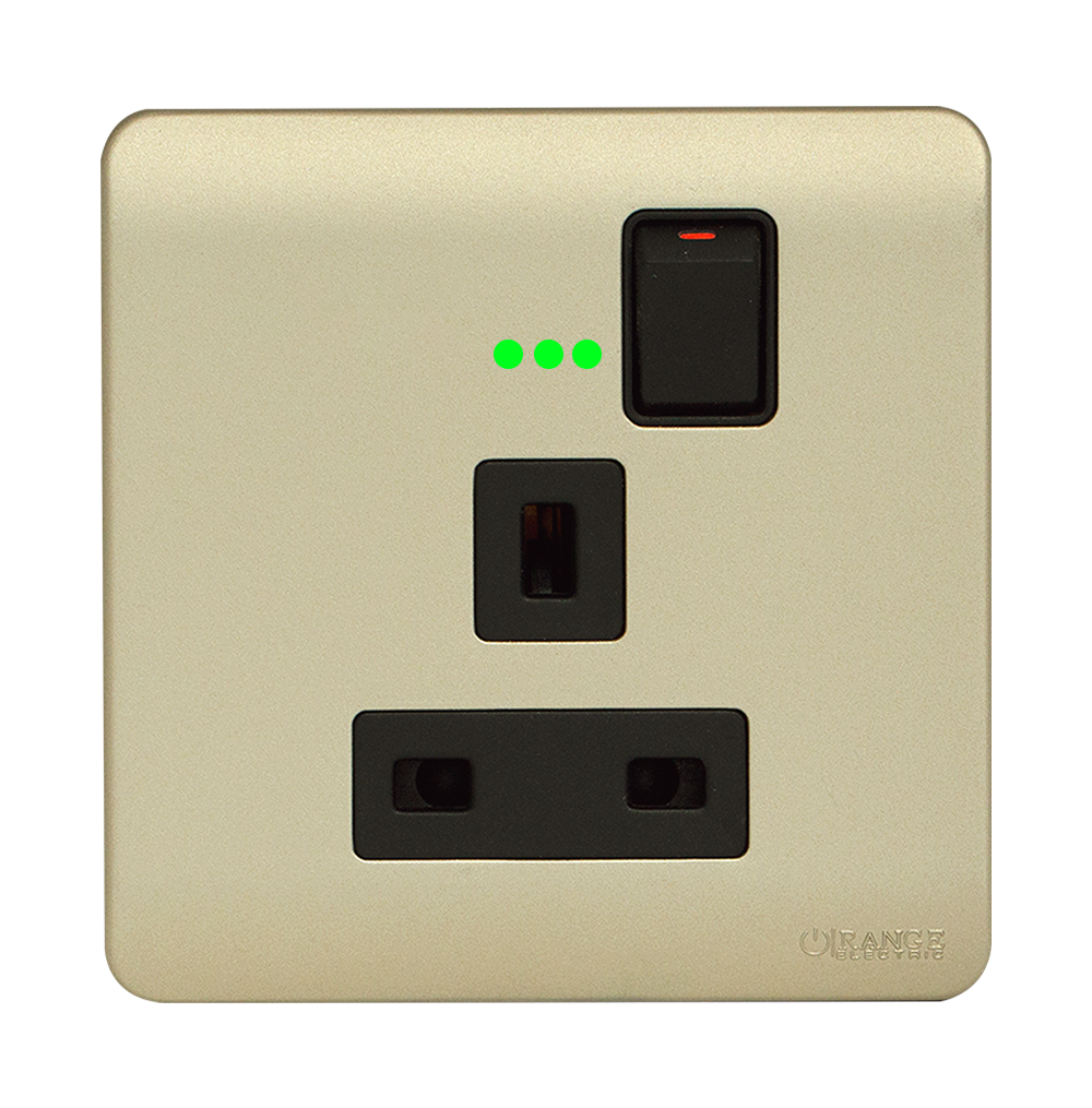 SCINTILLA 13Amp. Single Switched Socket Outlet with Indicator B/Matte with Gld/Matte Surround