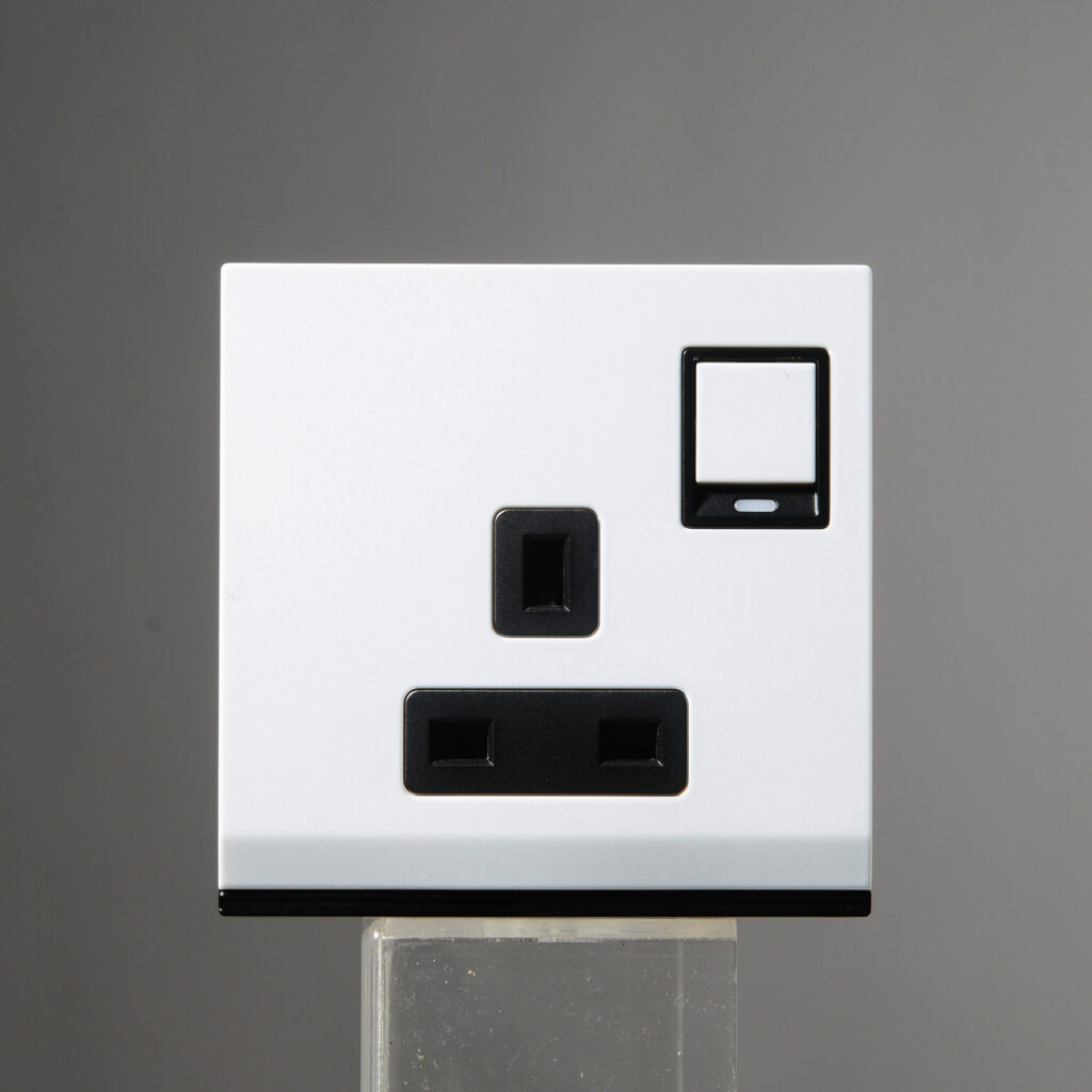 Switched socket with Indicator-Pearl White