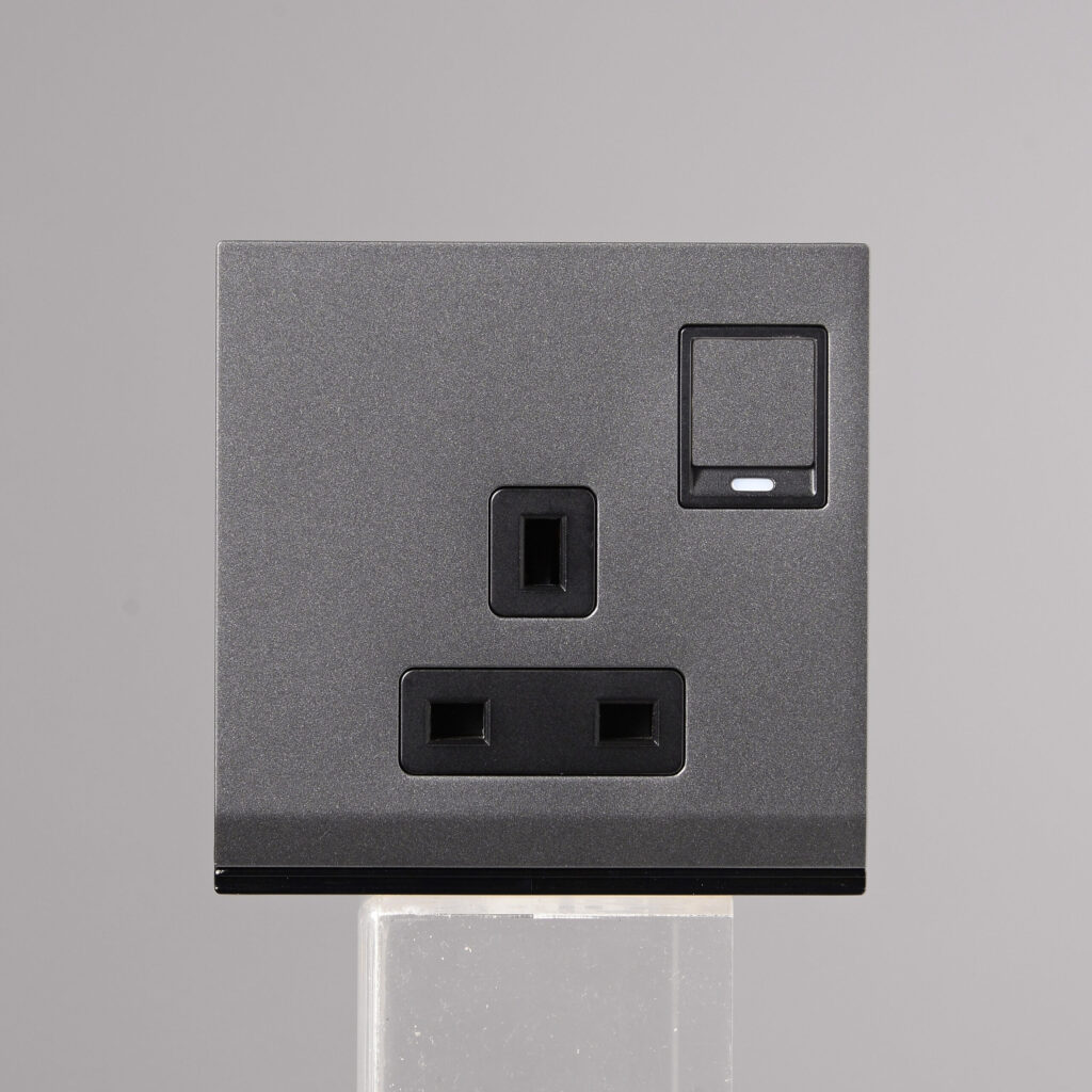 Switched socket with Indicator-Gun Metallic